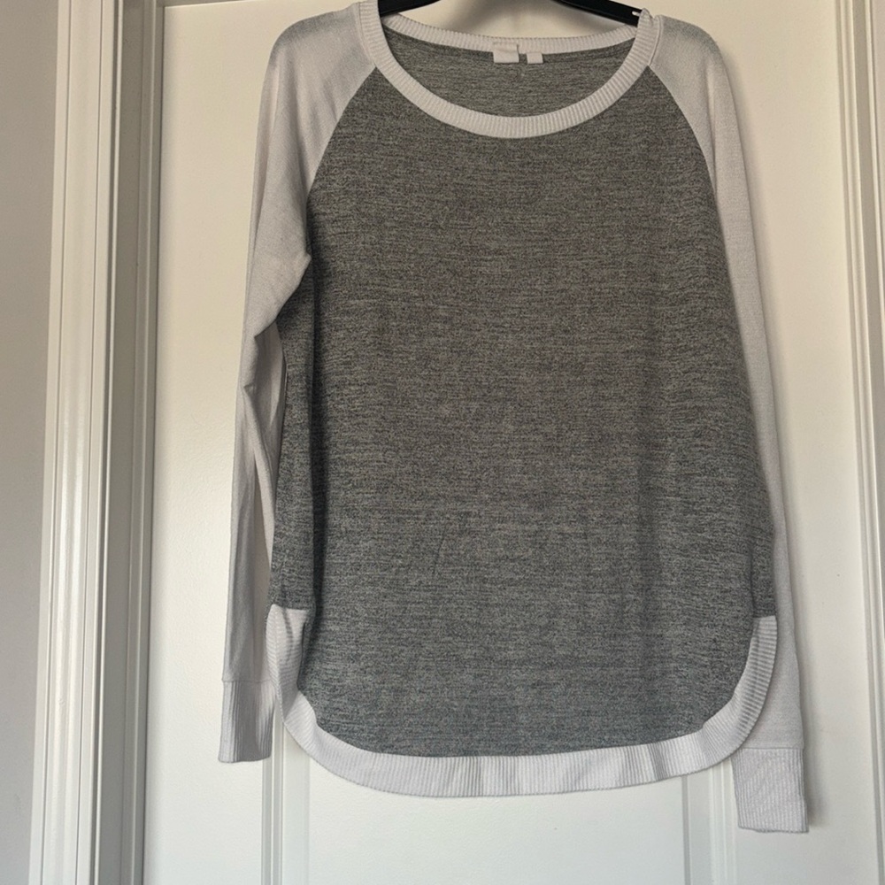 Gap sweater